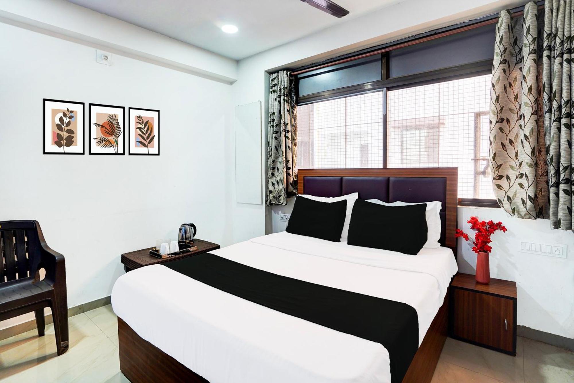 Super Hotel O Geeta Mandir Formerly Hotel Green Park Ahmedabad Exterior photo