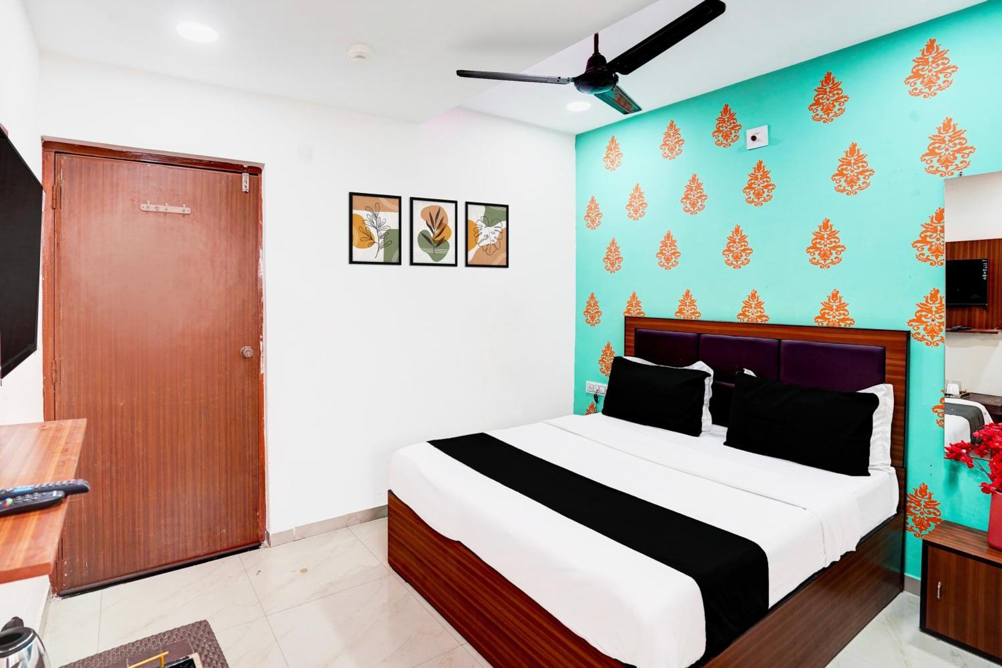 Super Hotel O Geeta Mandir Formerly Hotel Green Park Ahmedabad Exterior photo