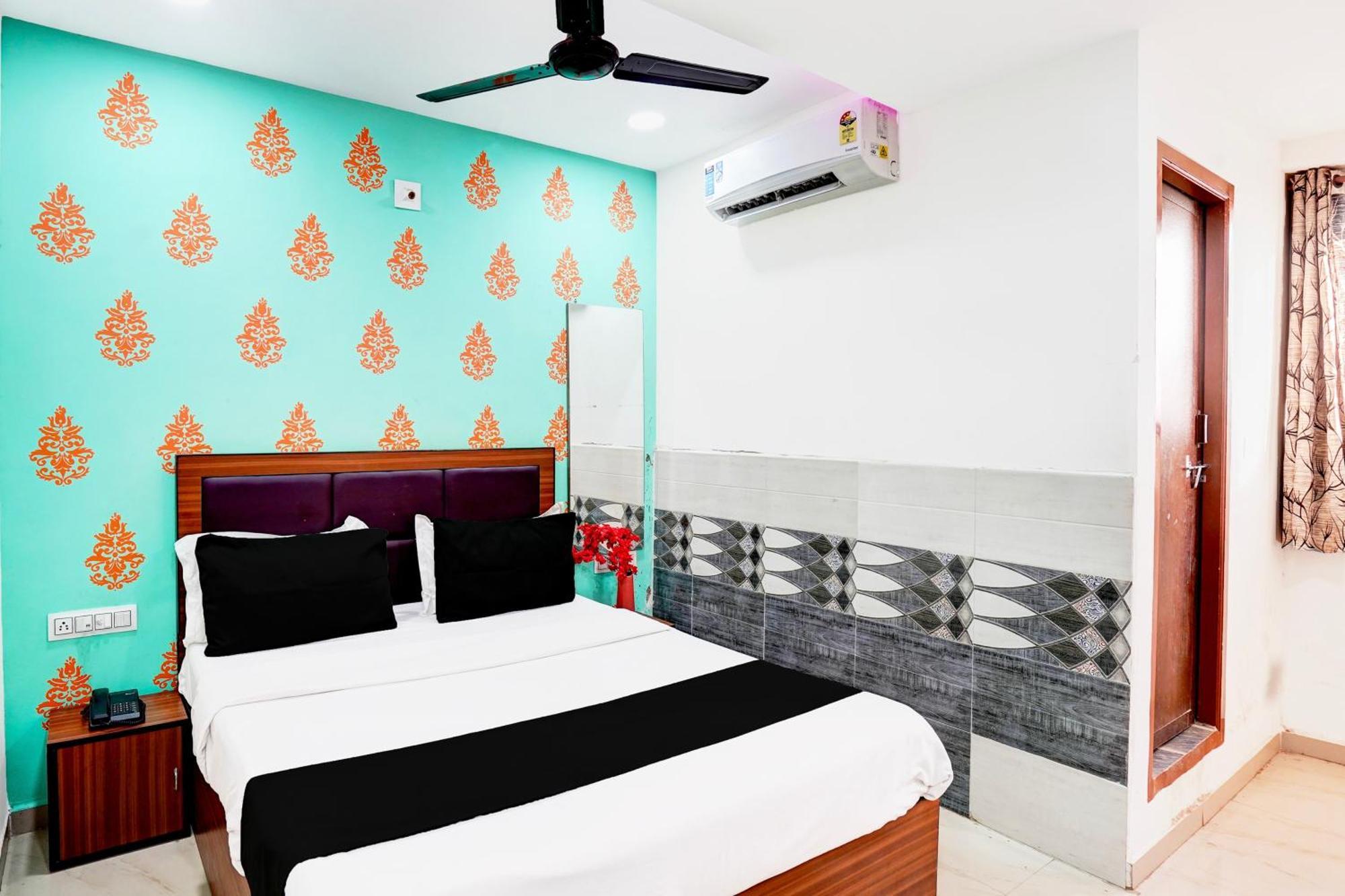 Super Hotel O Geeta Mandir Formerly Hotel Green Park Ahmedabad Exterior photo